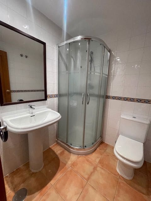 Appartement de 2 chambres à louer à Alicante ville avec piscine garage - 1 300 € (Ref: 9511333)