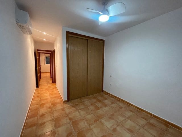 Appartement de 2 chambres à louer à Alicante ville avec piscine garage - 1 300 € (Ref: 9511333)