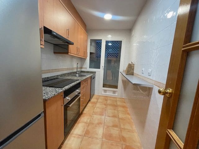 2 makuuhuone Asunto vuokrattavana paikassa Alicante Golf, Alicante kaupunki mukana uima-altaan 
autotalli - 1 300 € (Ref: 9511333)