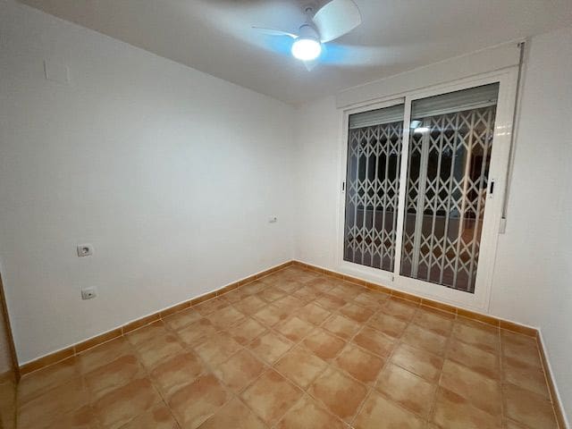 Appartement de 2 chambres à louer à Alicante ville avec piscine garage - 1 300 € (Ref: 9511333)
