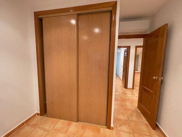 Appartement de 2 chambres à louer à Alicante ville avec piscine garage - 1 300 € (Ref: 9511333)