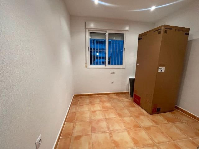 Appartement de 2 chambres à louer à Alicante ville avec piscine garage - 1 300 € (Ref: 9511333)