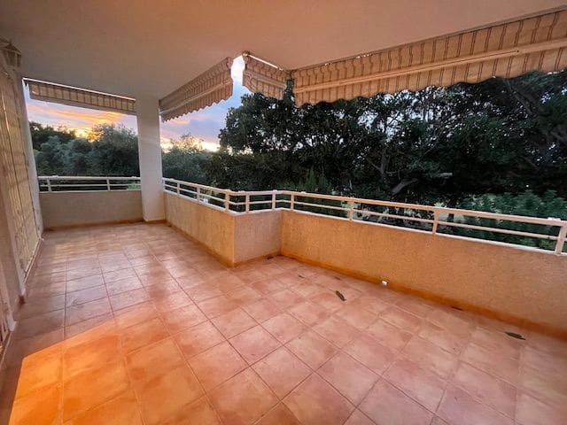 2 makuuhuone Asunto vuokrattavana paikassa Alicante Golf, Alicante kaupunki mukana uima-altaan 
autotalli - 1 300 € (Ref: 9511333)