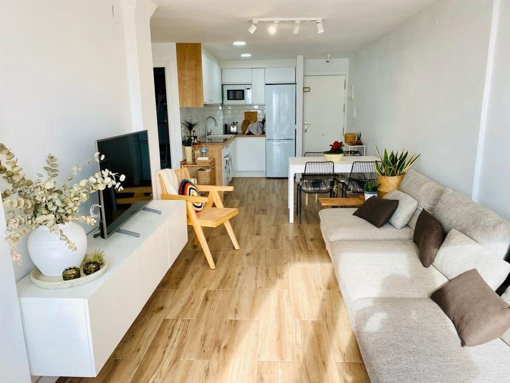 2 sovrum Lägenhet att hyra i Alicante stad med pool garage - 1 400 € (Ref: 9525822)