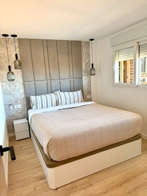 2 soveværelse Lejlighed til leje i Alicante by med swimmingpool garage - € 2.500 (Ref: 9542854)