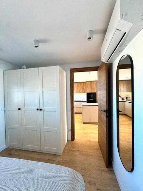 2 soveværelse Lejlighed til leje i Alicante by med swimmingpool garage - € 2.500 (Ref: 9542854)