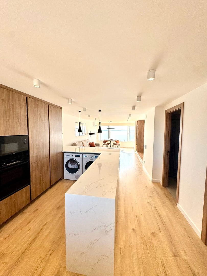 2 soveværelse Lejlighed til leje i Alicante by med swimmingpool garage - € 2.500 (Ref: 9542854)