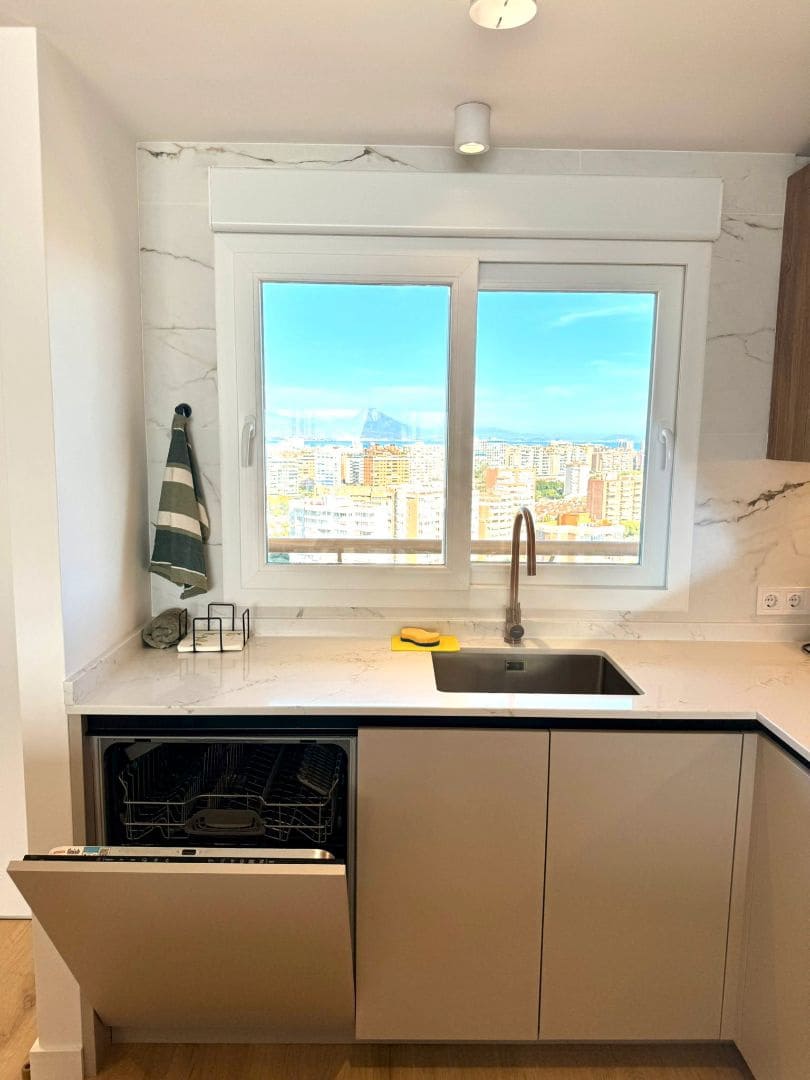 2 soveværelse Lejlighed til leje i Alicante by med swimmingpool garage - € 2.500 (Ref: 9542854)