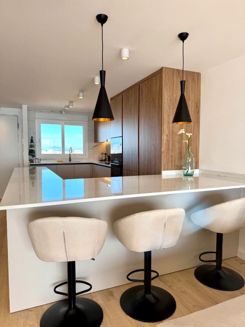 2 soveværelse Lejlighed til leje i Alicante by med swimmingpool garage - € 2.500 (Ref: 9542854)