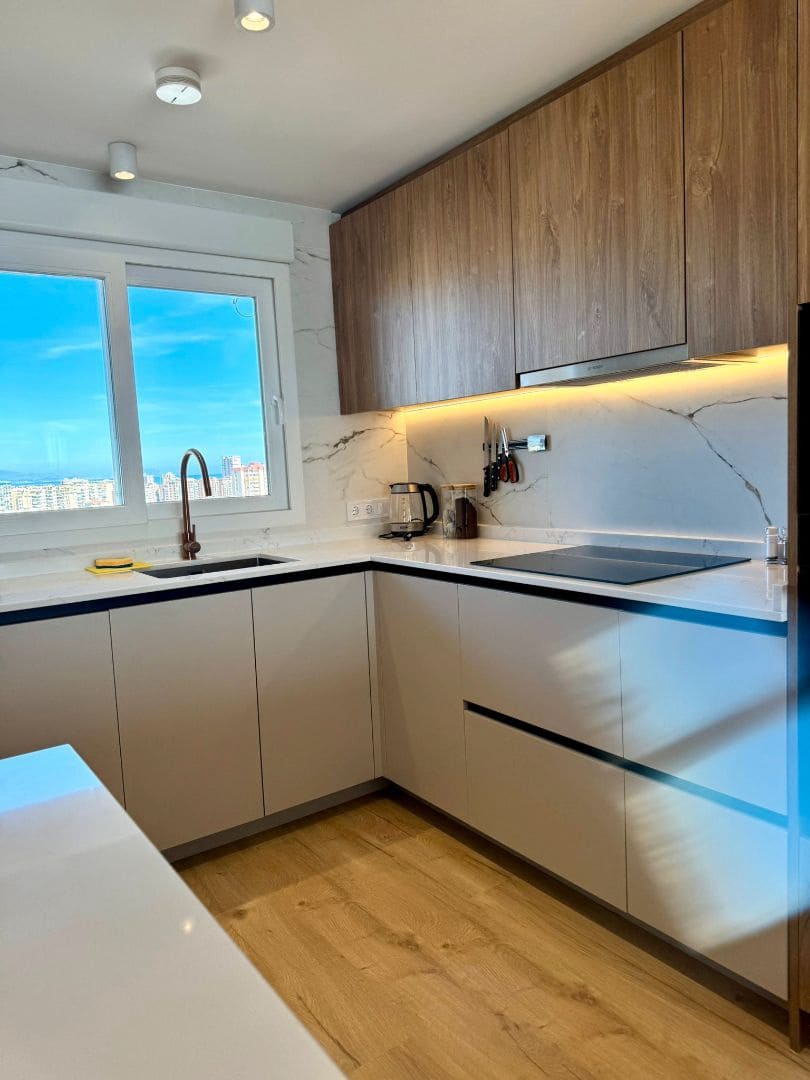 2 soveværelse Lejlighed til leje i Alicante by med swimmingpool garage - € 2.500 (Ref: 9542854)