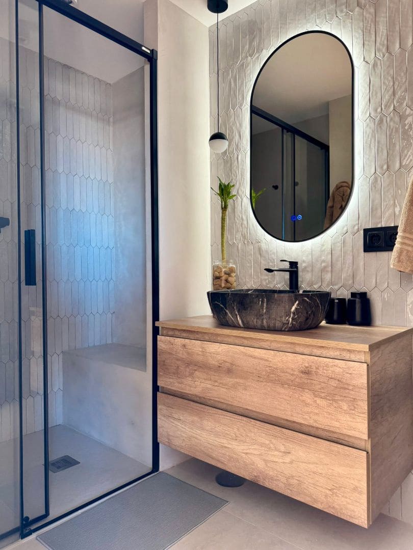 2 soveværelse Lejlighed til leje i Alicante by med swimmingpool garage - € 2.500 (Ref: 9542854)