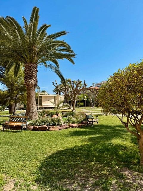 2 soveværelse Lejlighed til leje i Alicante by med swimmingpool garage - € 2.500 (Ref: 9542854)