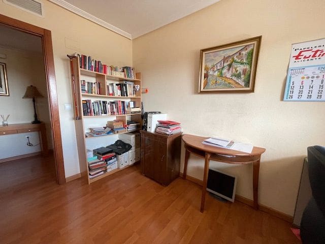 4 soveværelse Lejlighed til salg i Alicante by med swimmingpool garage - € 270.000 (Ref: 9550427)