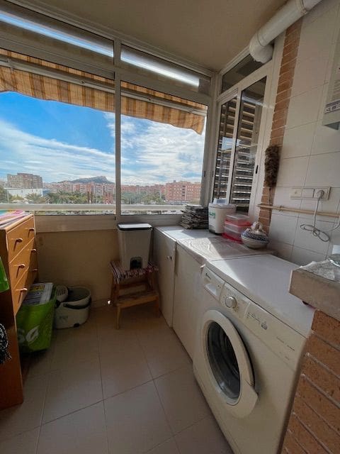 4 soveværelse Lejlighed til salg i Alicante by med swimmingpool garage - € 270.000 (Ref: 9550427)