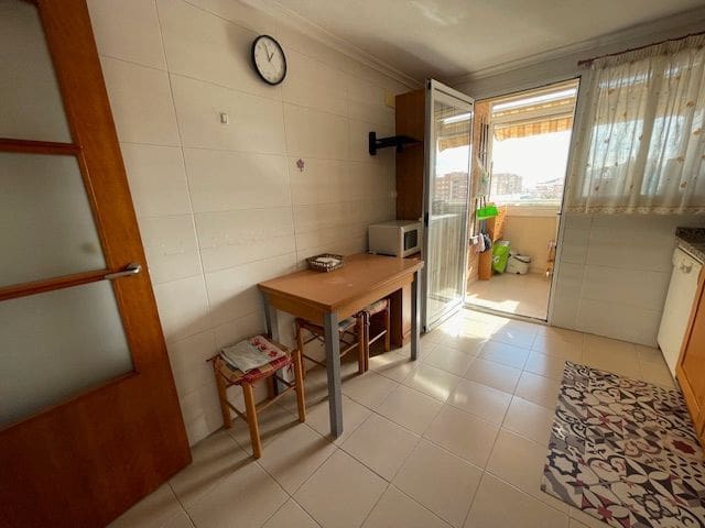 4 soveværelse Lejlighed til salg i Alicante by med swimmingpool garage - € 270.000 (Ref: 9550427)