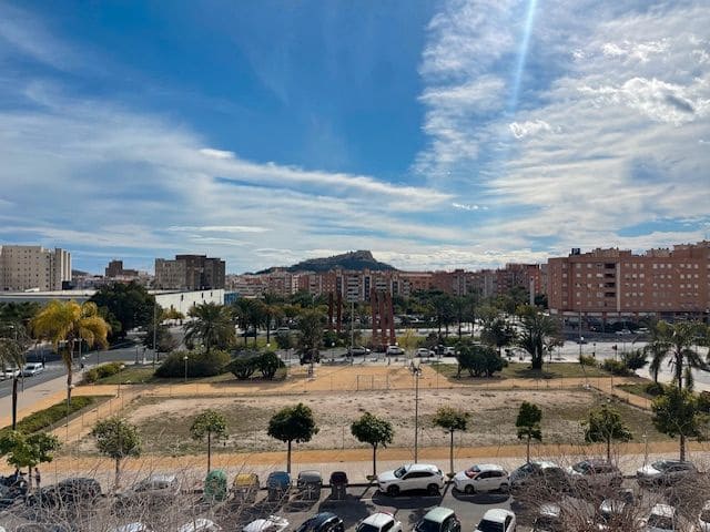 4 soveværelse Lejlighed til salg i Alicante by med swimmingpool garage - € 270.000 (Ref: 9550427)