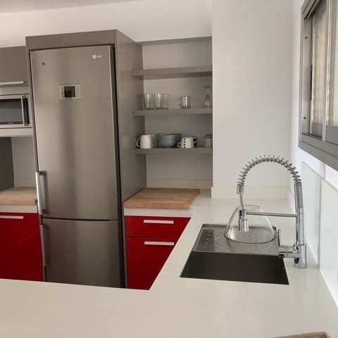 2 soveværelse Lejlighed til leje i Playa de San Juan, Alicante by med swimmingpool garage - € 1.600 (Ref: 9570362)