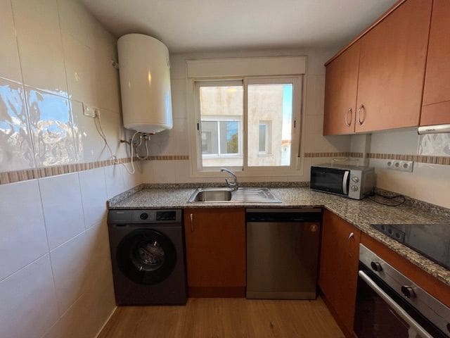 3 slaapkamer Flat te huur in San Juan de Alicante / Sant Joan d'Alacant met zwembad garage - € 1.200 (Ref: 9588378)