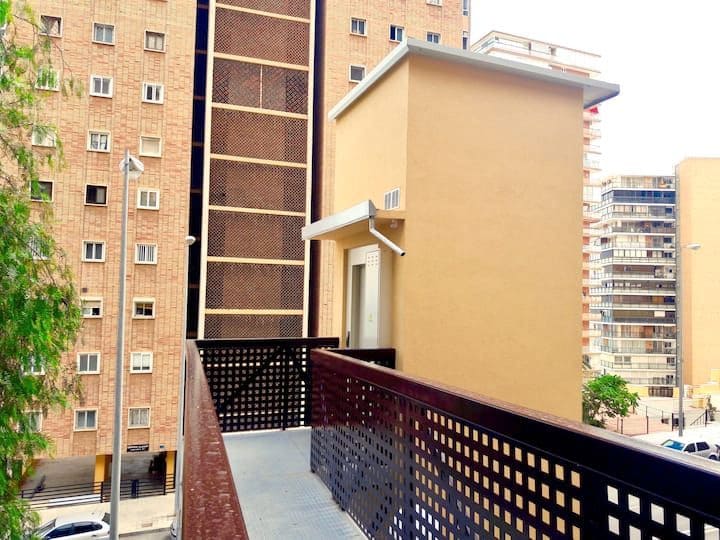 3 sovrum Lägenhet att hyra i Alicante stad - 1 200 € (Ref: 9590592)