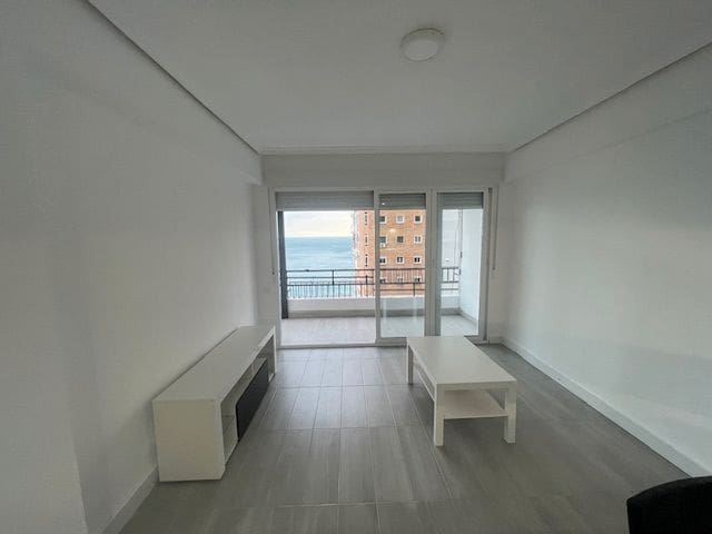 3 quarto Apartamento para arrendar em Albufereta, Alicante cidade - 1 200 € (Ref: 9590592)