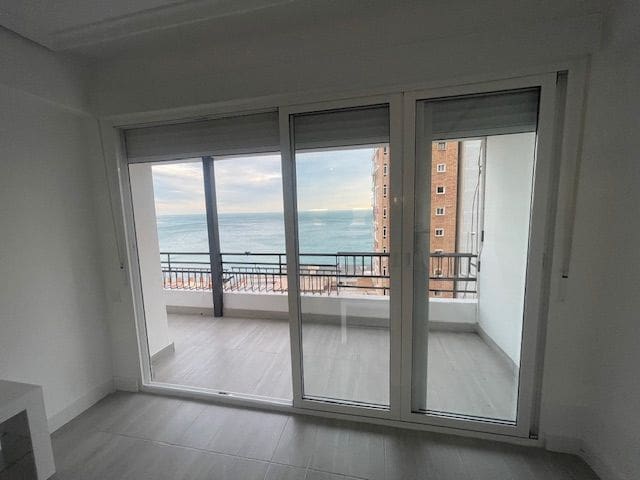 3 quarto Apartamento para arrendar em Albufereta, Alicante cidade - 1 200 € (Ref: 9590592)