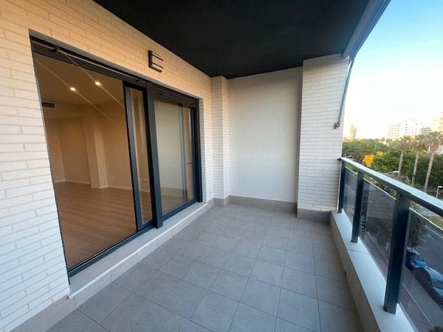 2 makuuhuone Asunto myytävänä paikassa Alicante kaupunki mukana uima-altaan 
autotalli - 480 000 € (Ref: 9606960)