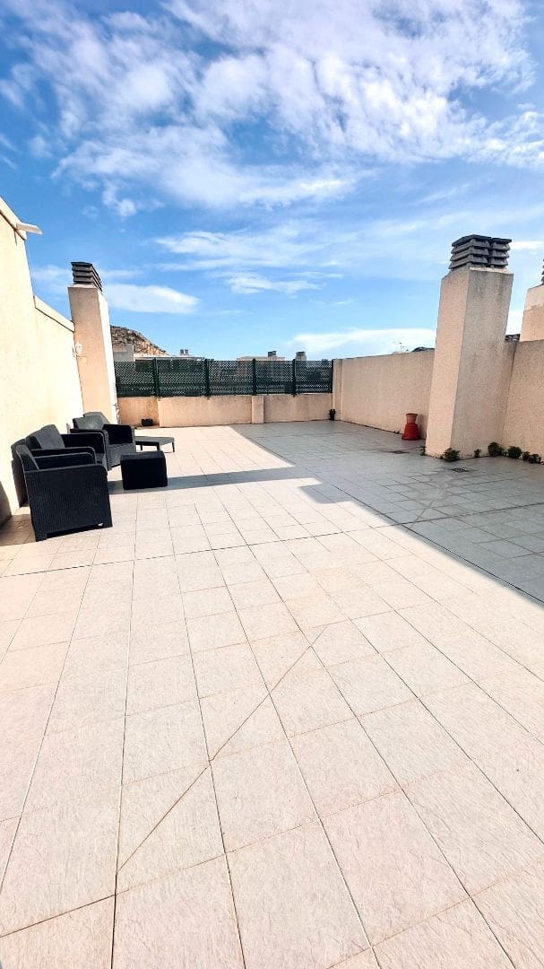 3 bedroom Penthouse for rent in Alicante / Alacant city with pool garage - € 1,350 (Ref: 9610679)