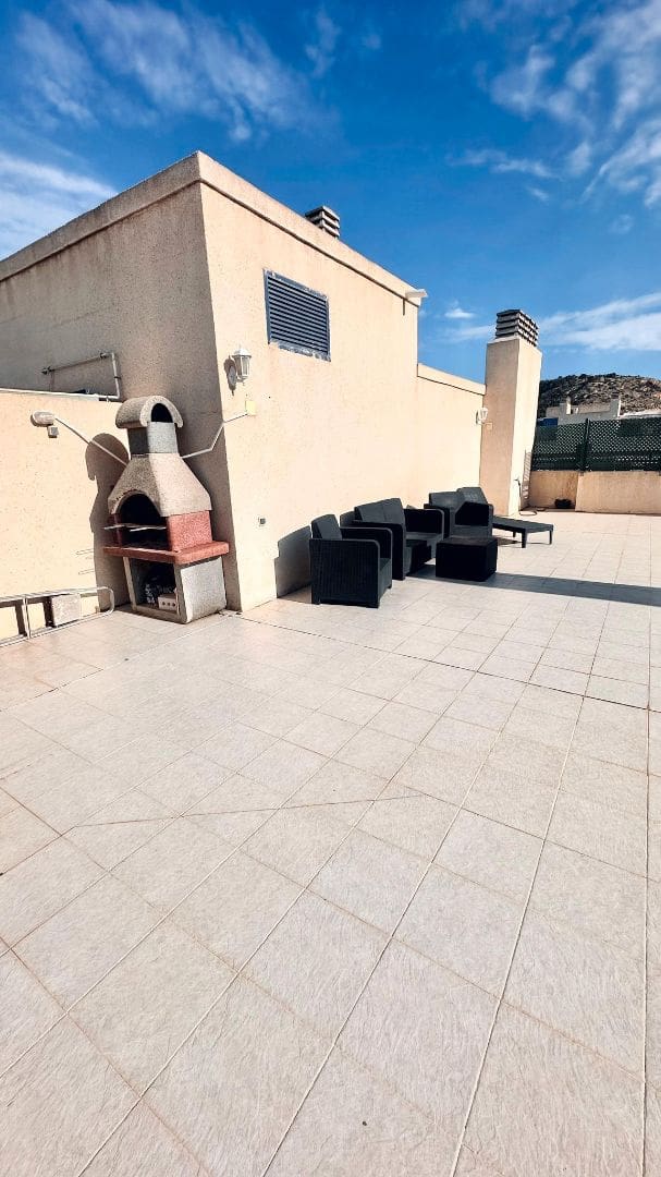 3 bedroom Penthouse for rent in Alicante / Alacant city with pool garage - € 1,350 (Ref: 9610679)