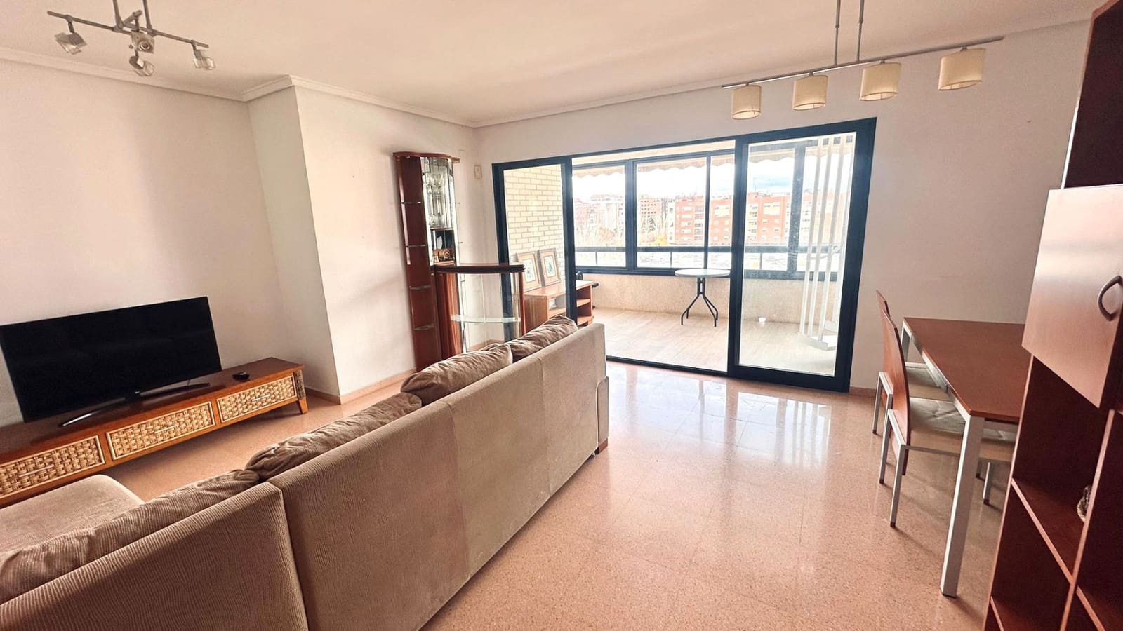 3 bedroom Penthouse for rent in Alicante / Alacant city with pool garage - € 1,350 (Ref: 9610679)