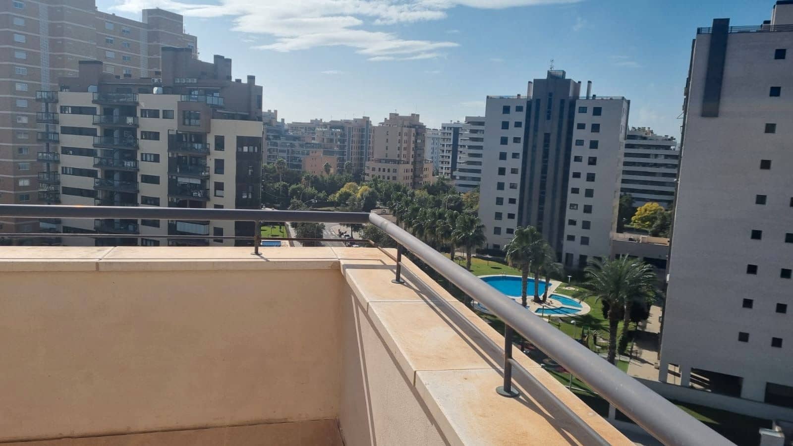 1 makuuhuone Kattohuoneisto vuokrattavana paikassa Alicante kaupunki mukana uima-altaan 
autotalli - 1 350 € (Ref: 9650910)