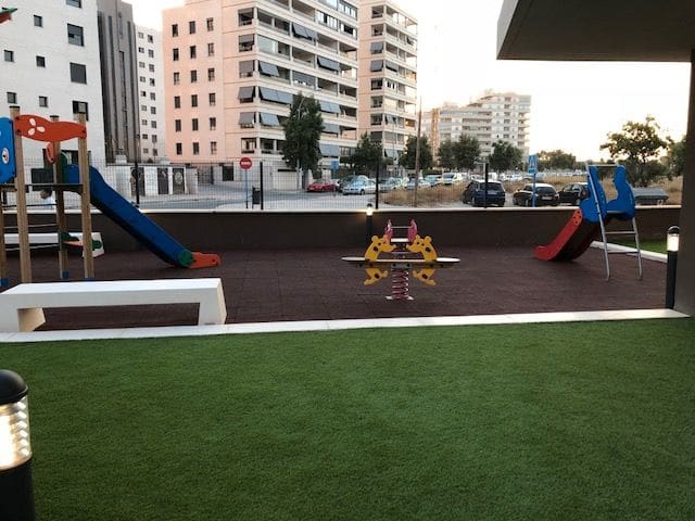 1 makuuhuone Kattohuoneisto vuokrattavana paikassa Alicante kaupunki mukana uima-altaan 
autotalli - 1 350 € (Ref: 9650910)