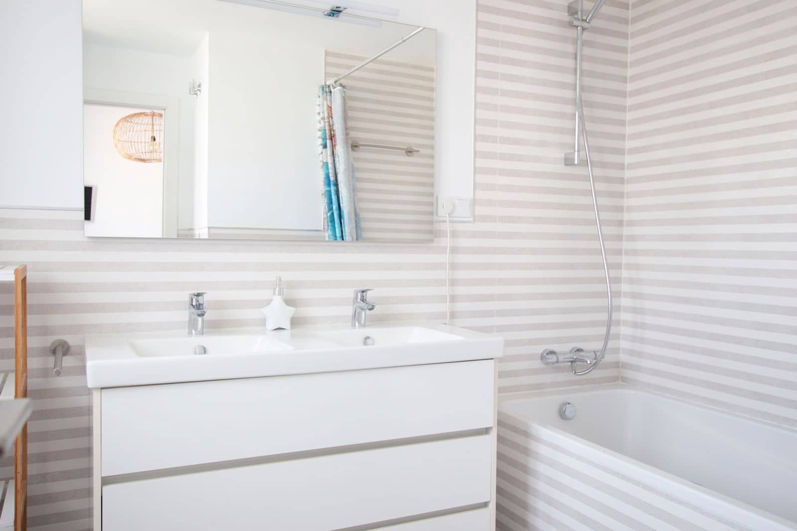 2 bedroom Penthouse for rent in Alicante / Alacant city with pool garage - € 3,500 (Ref: 9676636)