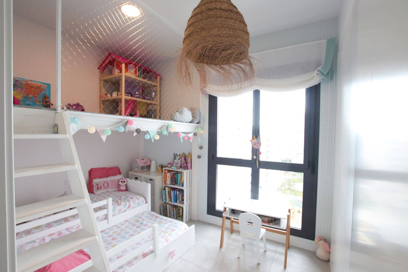 2 bedroom Penthouse for rent in Alicante / Alacant city with pool garage - € 3,500 (Ref: 9676636)