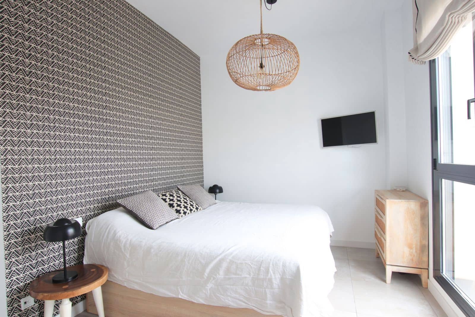 2 bedroom Penthouse for rent in Alicante / Alacant city with pool garage - € 3,500 (Ref: 9676636)