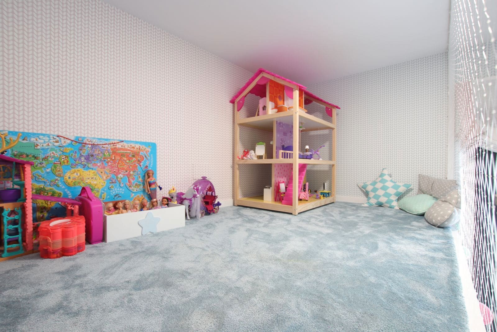 2 bedroom Penthouse for rent in Alicante / Alacant city with pool garage - € 3,500 (Ref: 9676636)