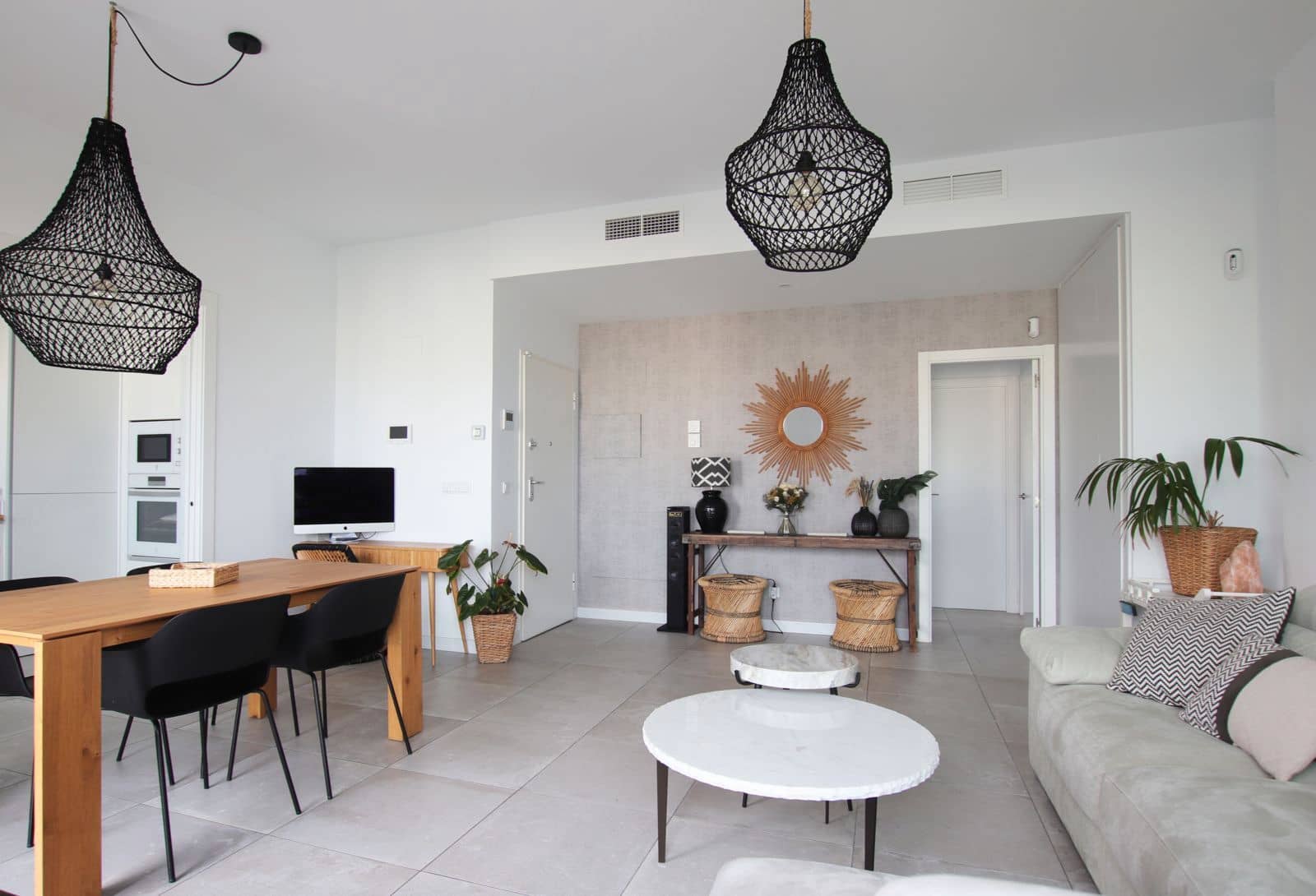 2 bedroom Penthouse for rent in Alicante / Alacant city with pool garage - € 3,500 (Ref: 9676636)