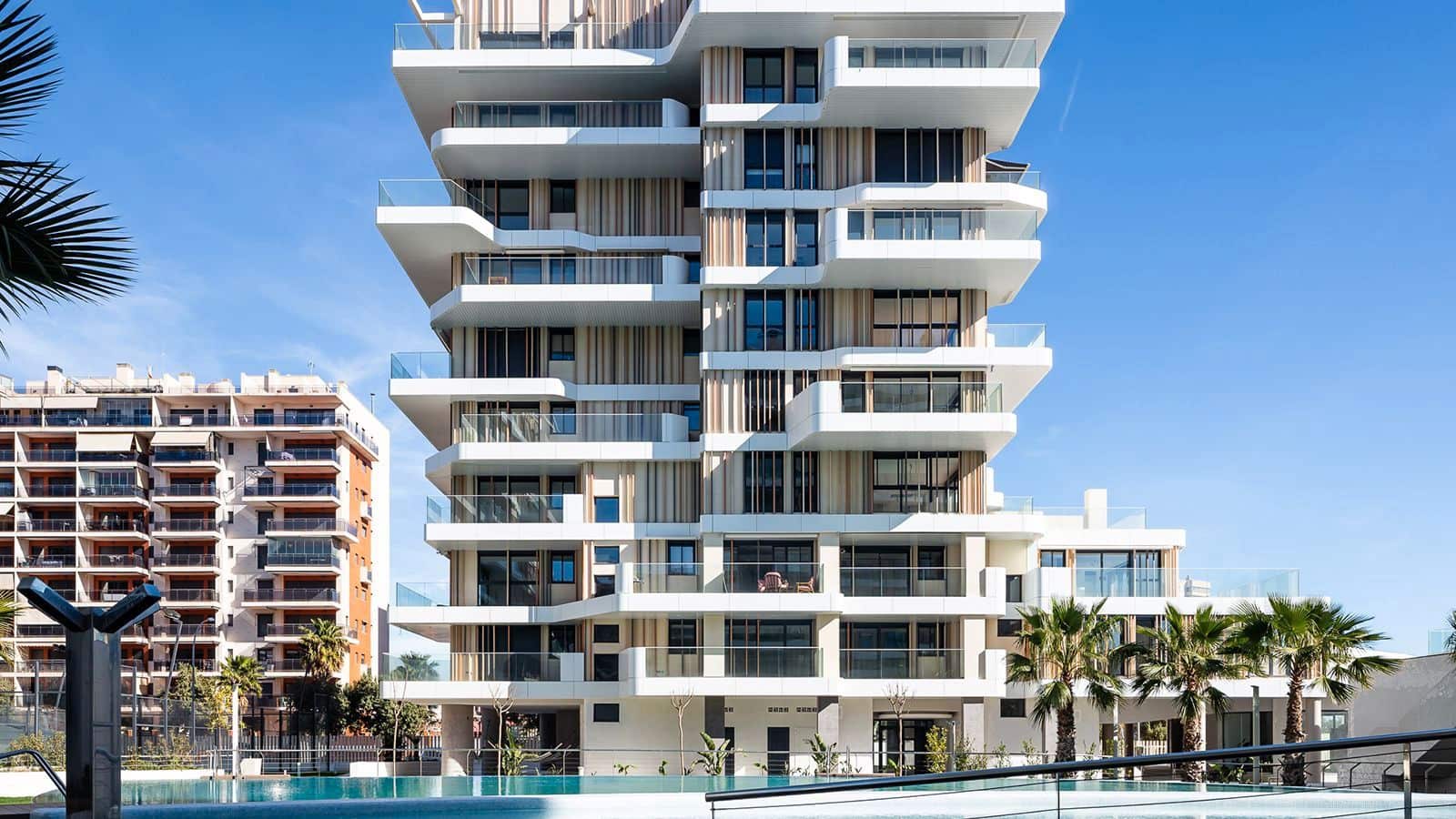 2 bedroom Penthouse for rent in Alicante / Alacant city with pool garage - € 3,500 (Ref: 9676636)