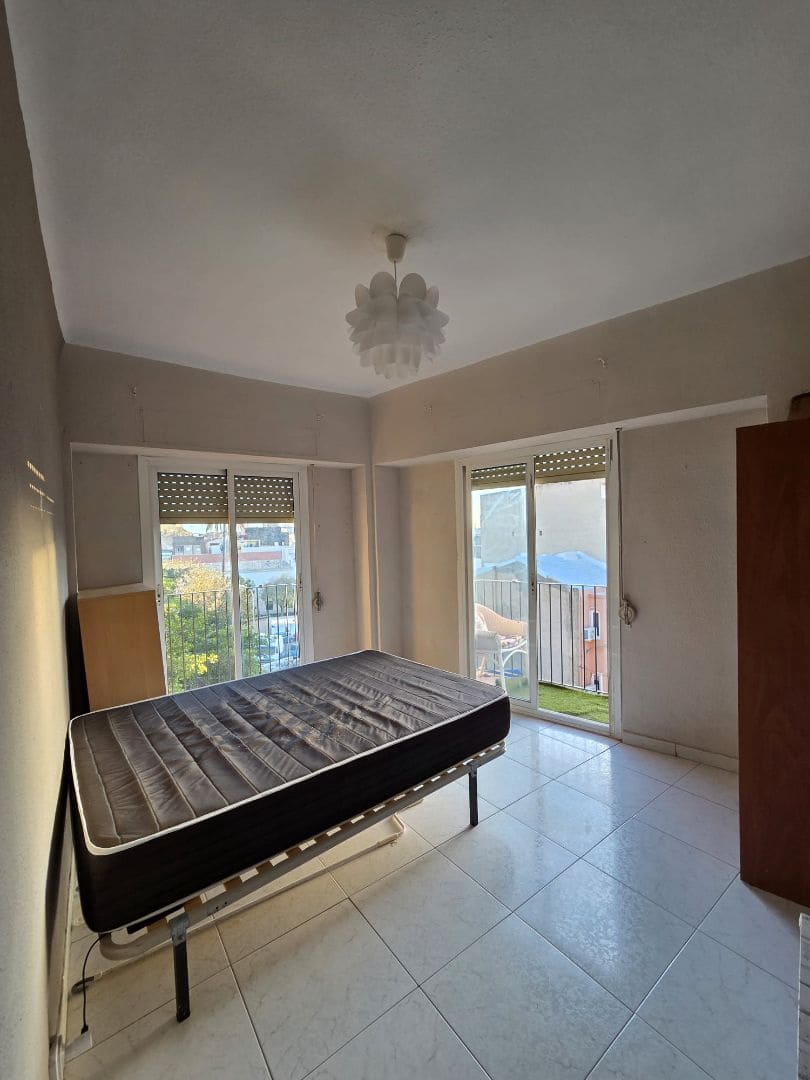 3 bedroom Flat for rent in Alicante / Alacant city - € 1,100 (Ref: 9726186)