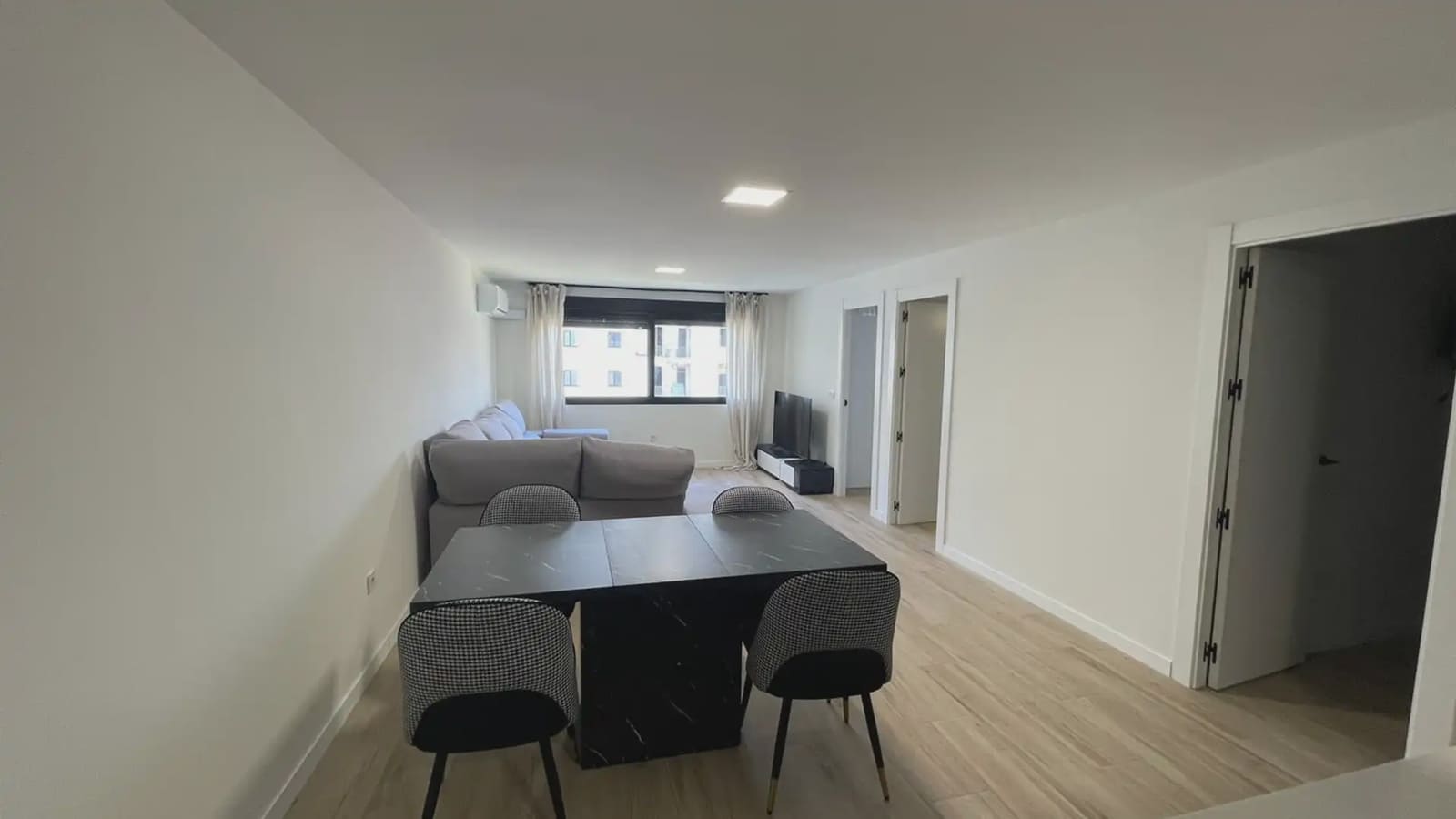 3 bedroom Flat for rent in Alicante / Alacant city with garage - € 1,700 (Ref: 9741364)