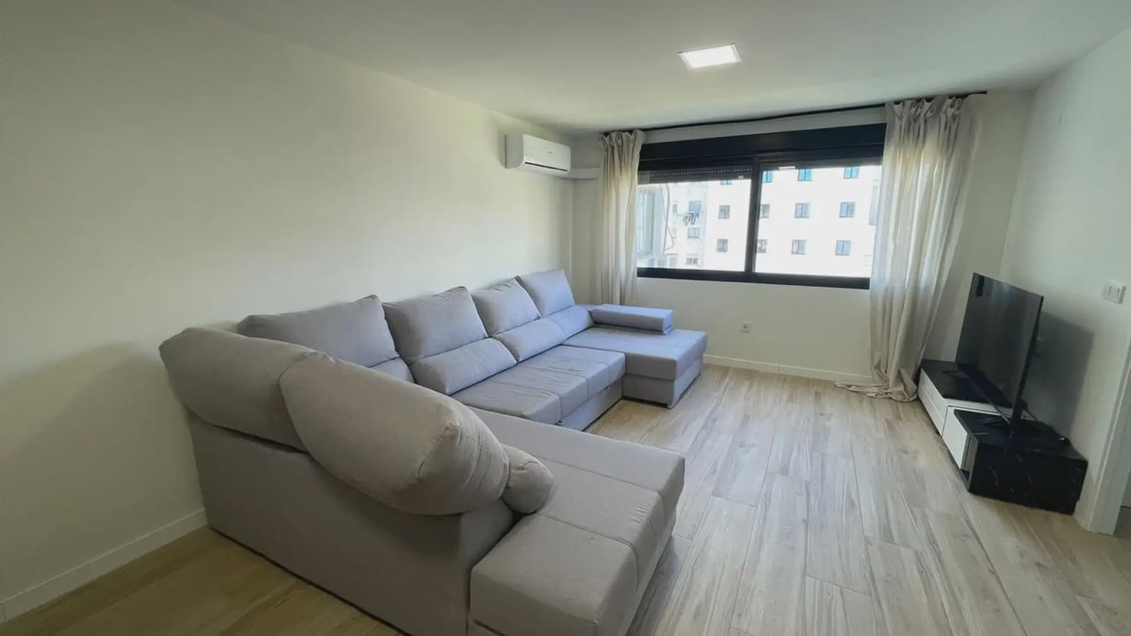 3 bedroom Flat for rent in Alicante / Alacant city with garage - € 1,700 (Ref: 9741364)