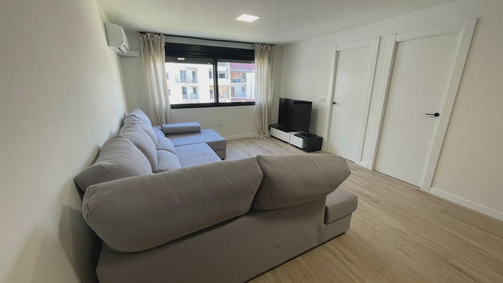 3 bedroom Flat for rent in Alicante / Alacant city with garage - € 1,700 (Ref: 9741364)