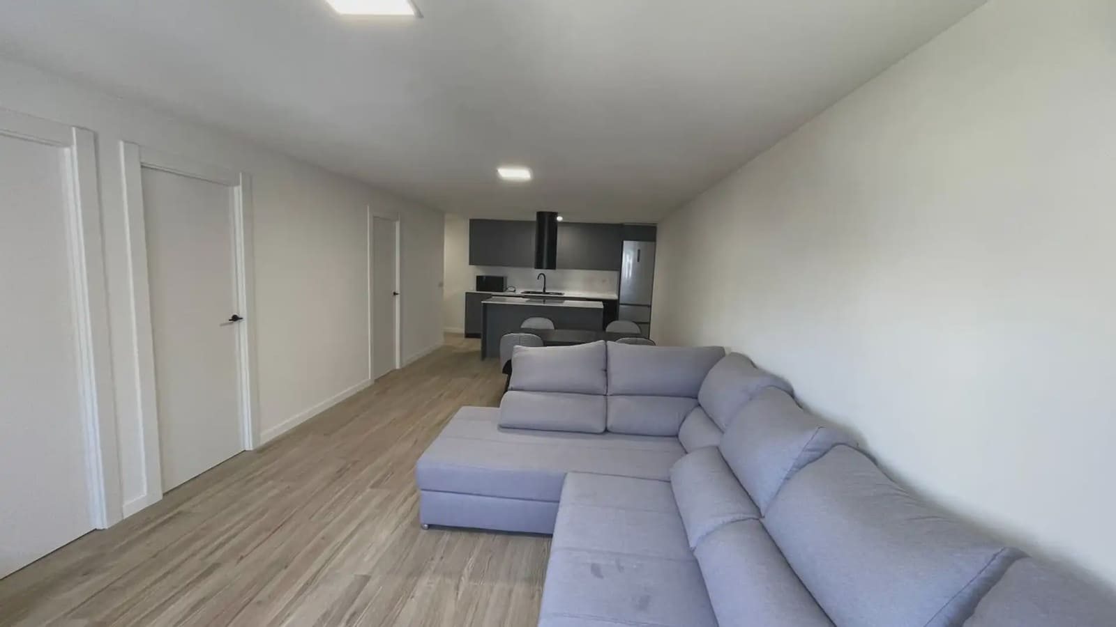 3 bedroom Flat for rent in Alicante / Alacant city with garage - € 1,700 (Ref: 9741364)