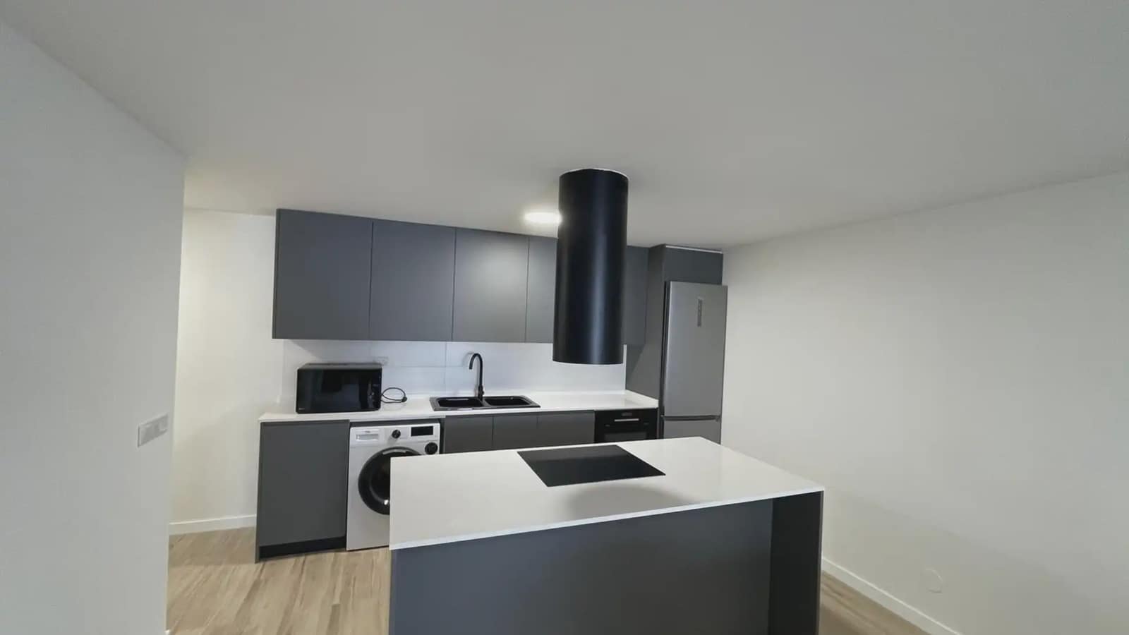 3 bedroom Flat for rent in Alicante / Alacant city with garage - € 1,700 (Ref: 9741364)