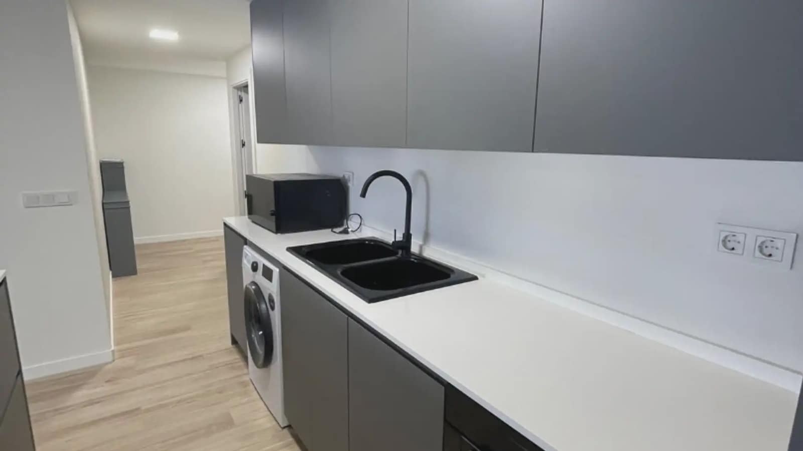 3 bedroom Flat for rent in Alicante / Alacant city with garage - € 1,700 (Ref: 9741364)