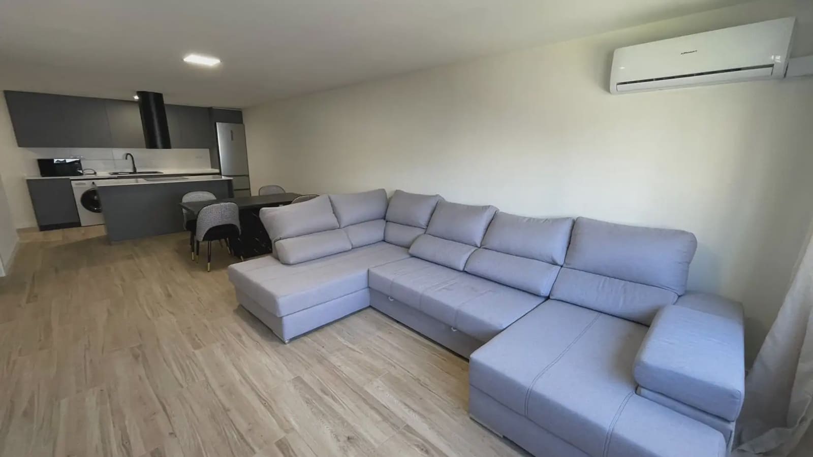 3 bedroom Flat for rent in Alicante / Alacant city with garage - € 1,700 (Ref: 9741364)