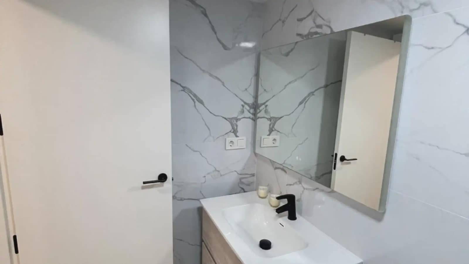 3 bedroom Flat for rent in Alicante / Alacant city with garage - € 1,700 (Ref: 9741364)