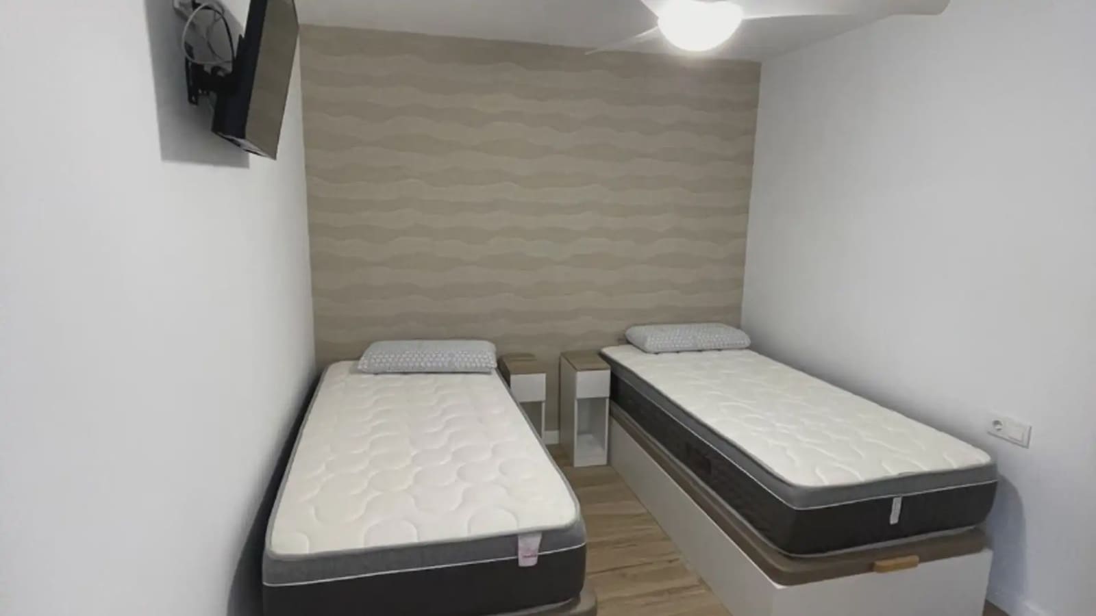 3 bedroom Flat for rent in Alicante / Alacant city with garage - € 1,700 (Ref: 9741364)