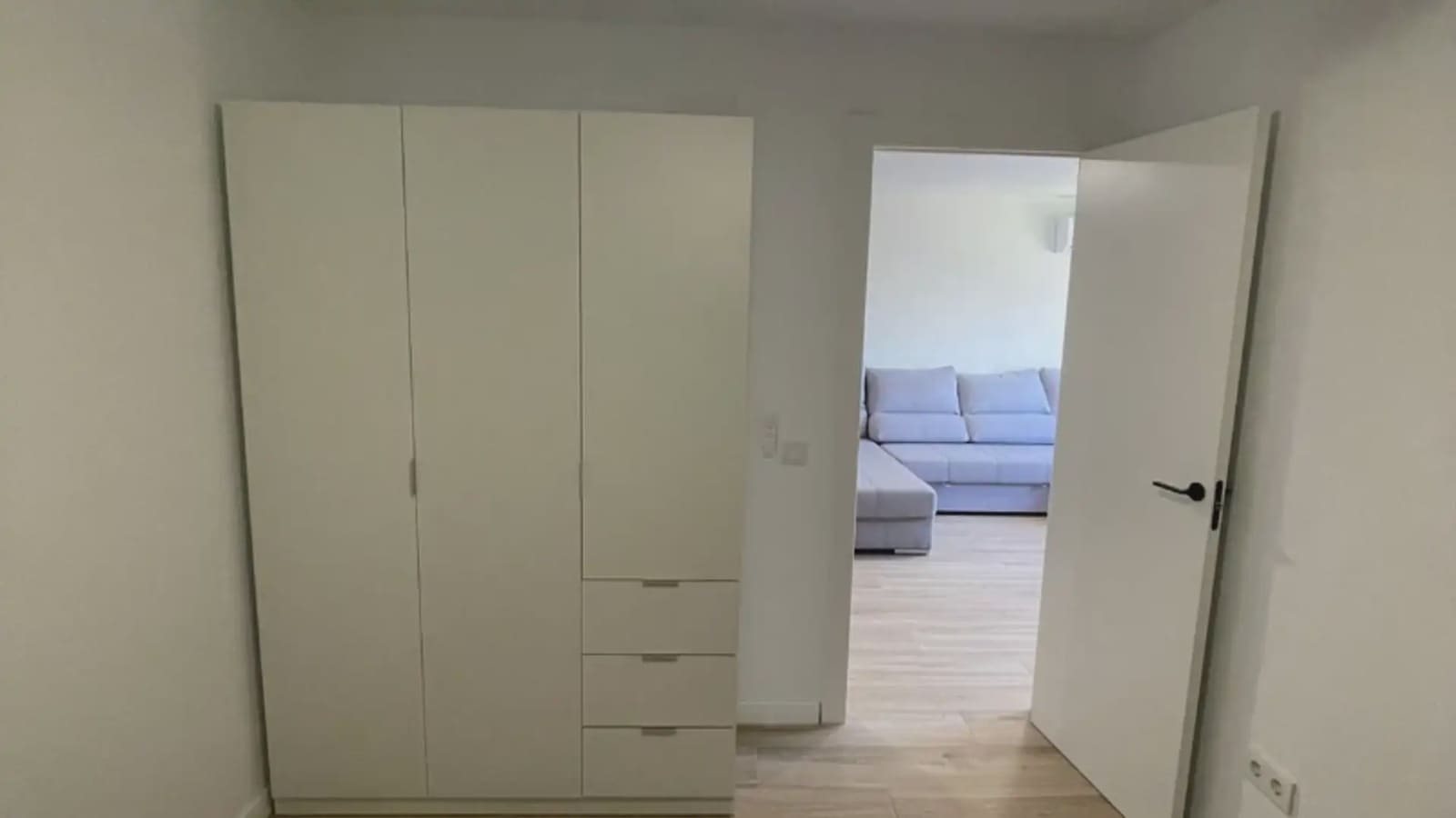 3 bedroom Flat for rent in Alicante / Alacant city with garage - € 1,700 (Ref: 9741364)