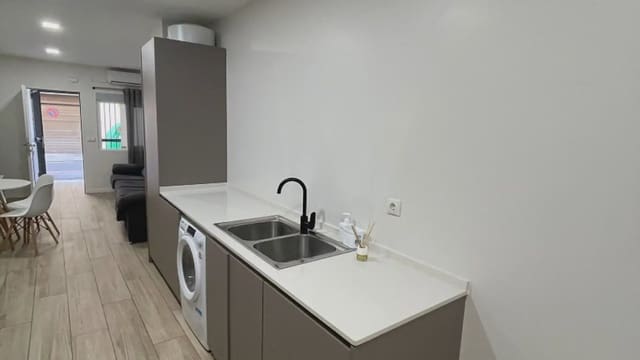 2 soverom Leilighet til leie i Barrio del Centro, Alicante by - € 1 250 (Ref: 9741366)