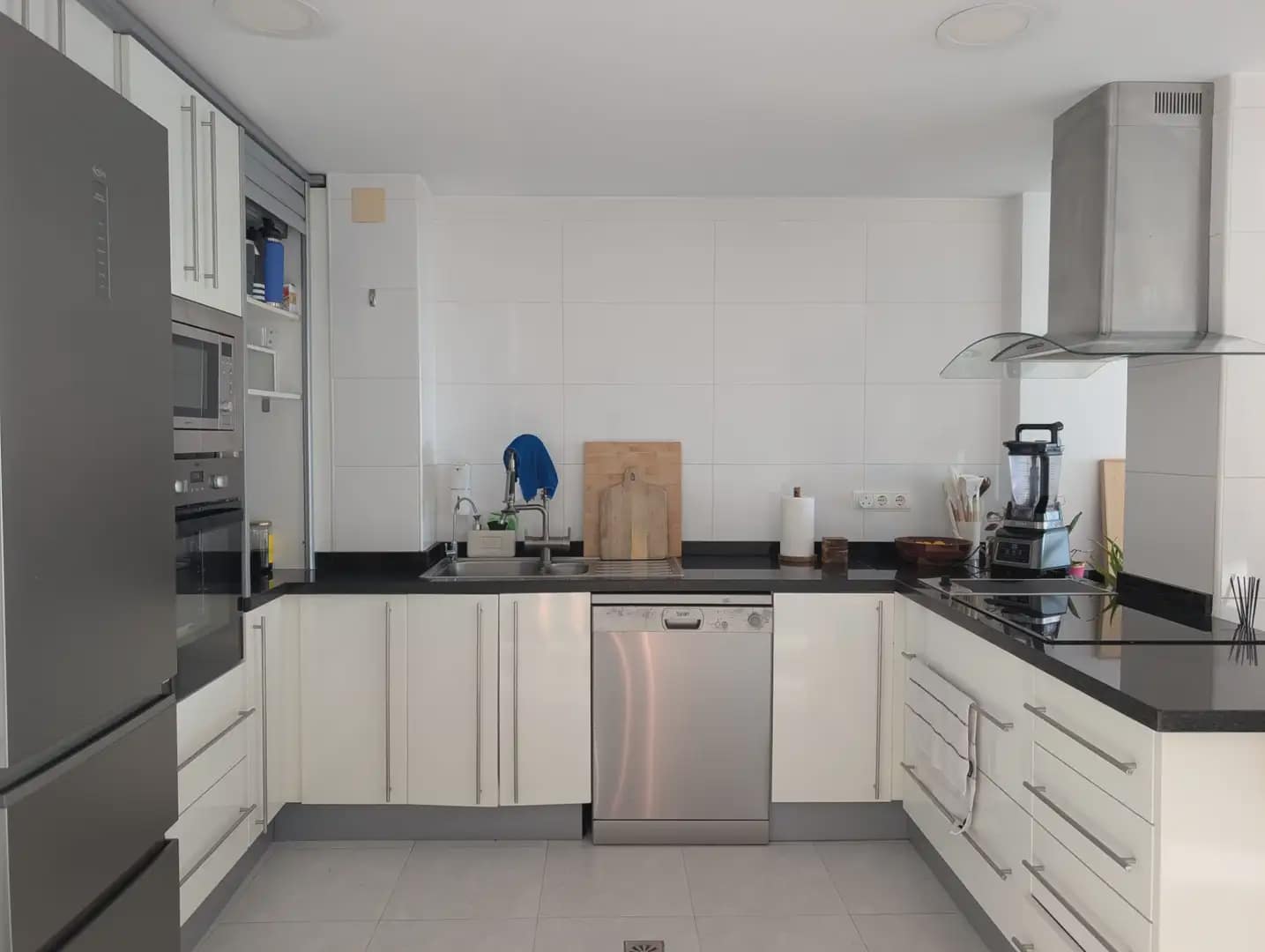 Piso de 3 habitaciones en Alicante / Alacant ciudad en alquiler con piscina garaje - 2.000 € (Ref: 9755028)